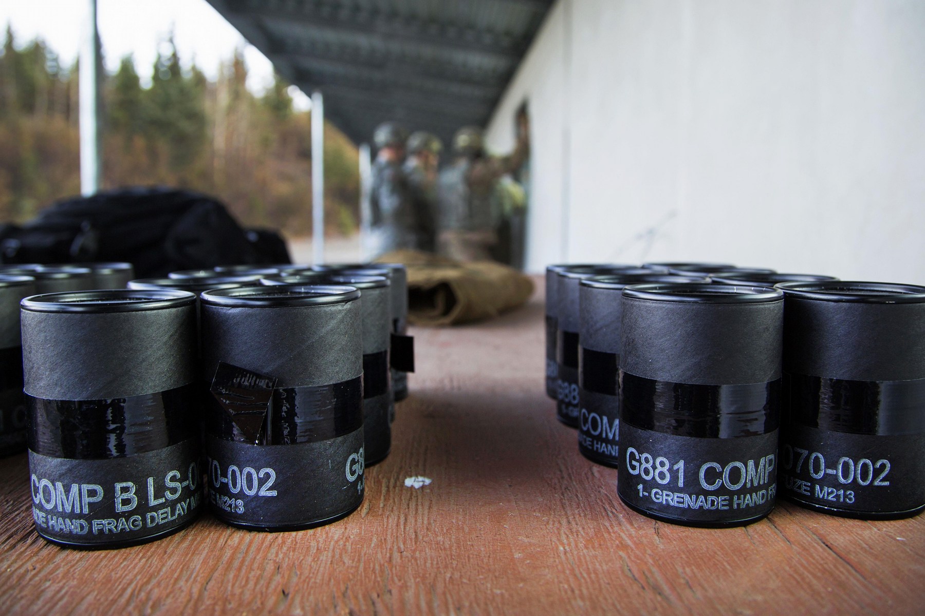 被放在包装筒里的，M67手榴弹。（来源：网易综合）