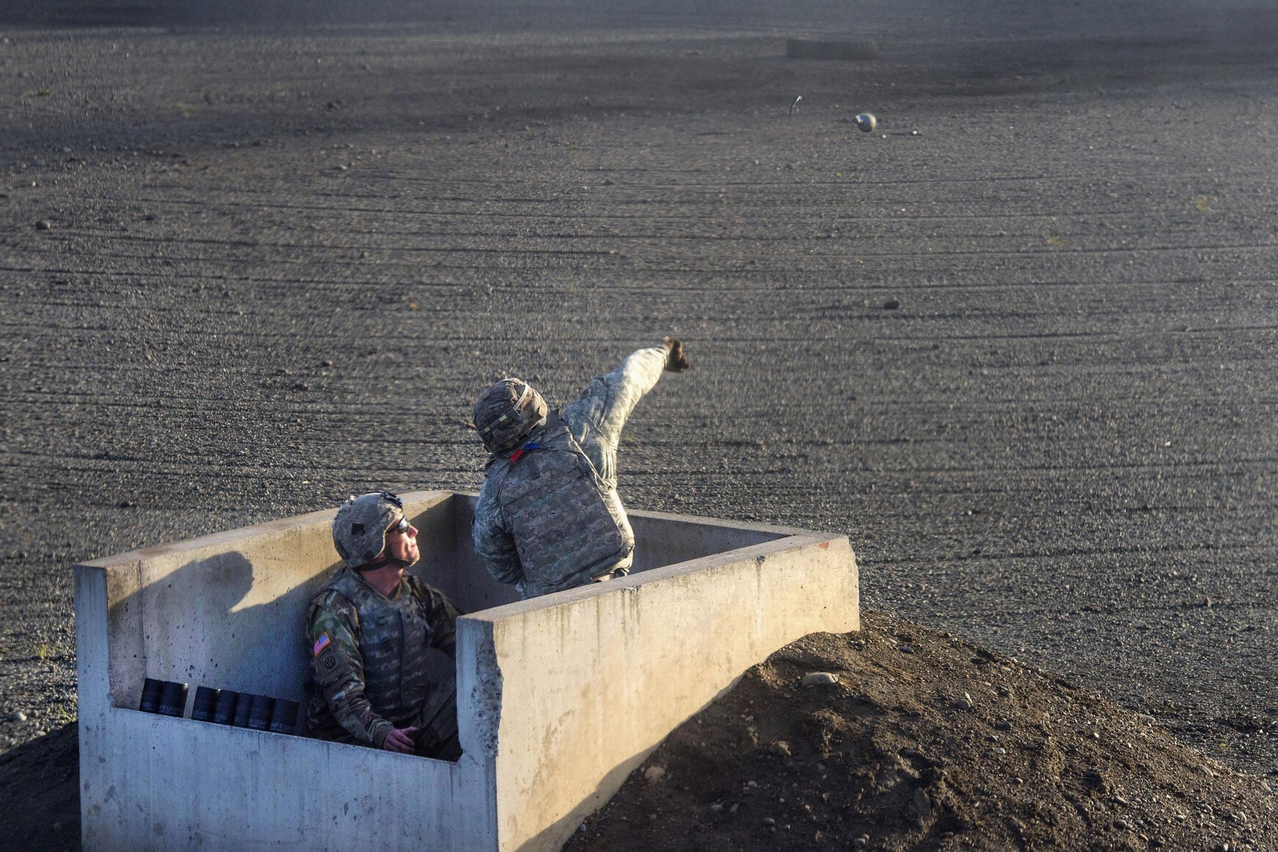 投掷。（来源：网易综合）