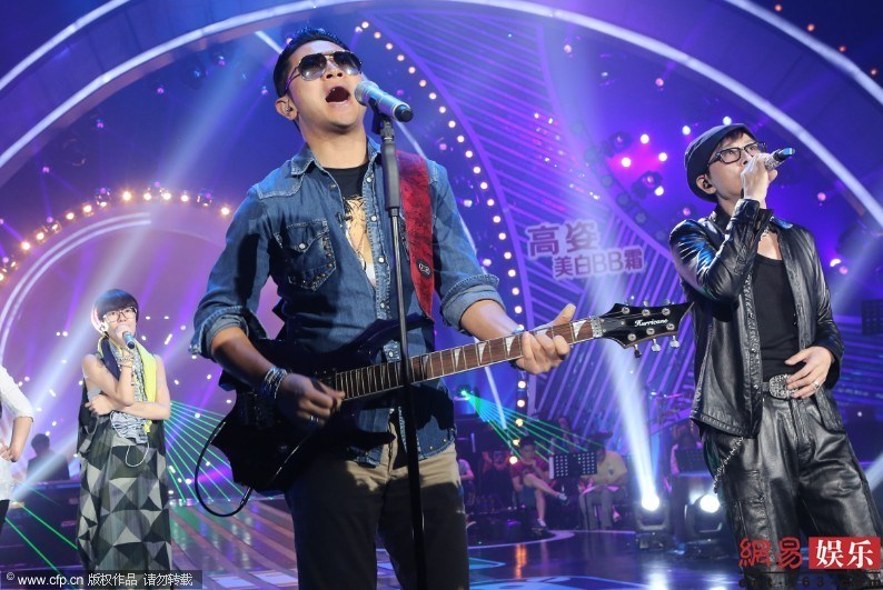 罗中旭惨遭罗紫琳劈腿 录节目几度哽咽_手机网易网