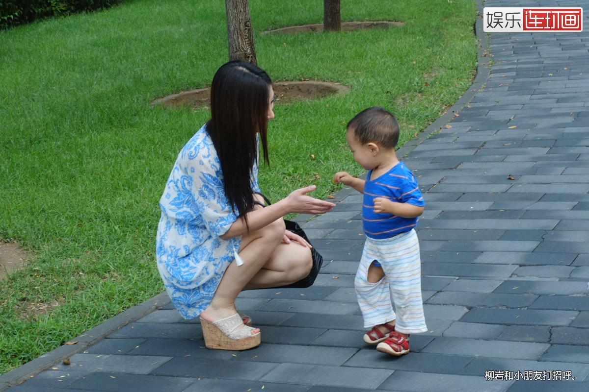 新剧《咱们结婚了》正在热播，引发一群大龄剩女恨嫁潮。现实中，柳岩也会恨嫁吗？“年纪越大，成家的危机感会越来越重。这种危机感是好的，能让女人们清醒别再做少女梦，好好的规划一下未来的生活，你打算嫁一个什么样的男子，和他一起度过怎样的余生，你们要几个孩子，想送他们去哪个国家念书，好多的事情是该认真计划了。” 