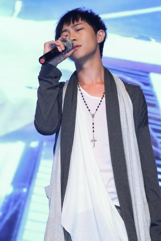 王思远办专辑发布会 周华健张洪量发声力挺