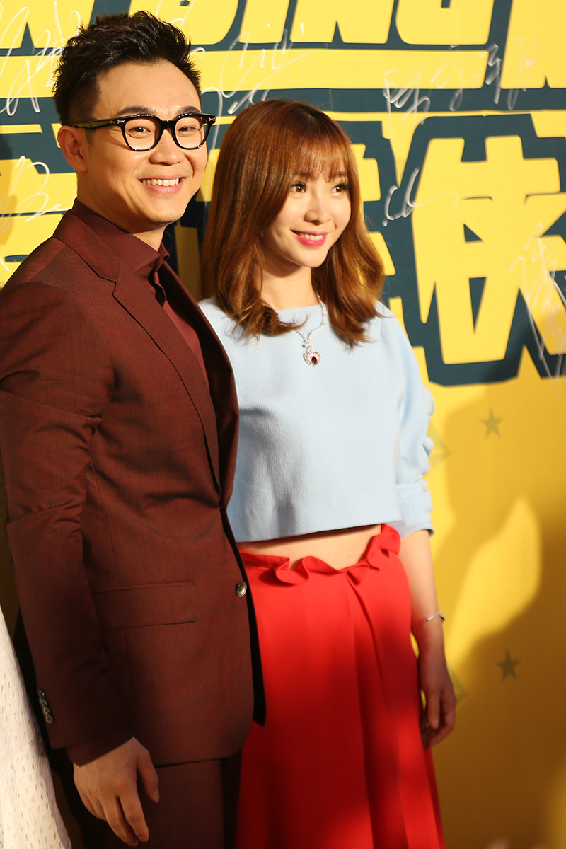 柳岩亮相《煎饼侠》首映红毯