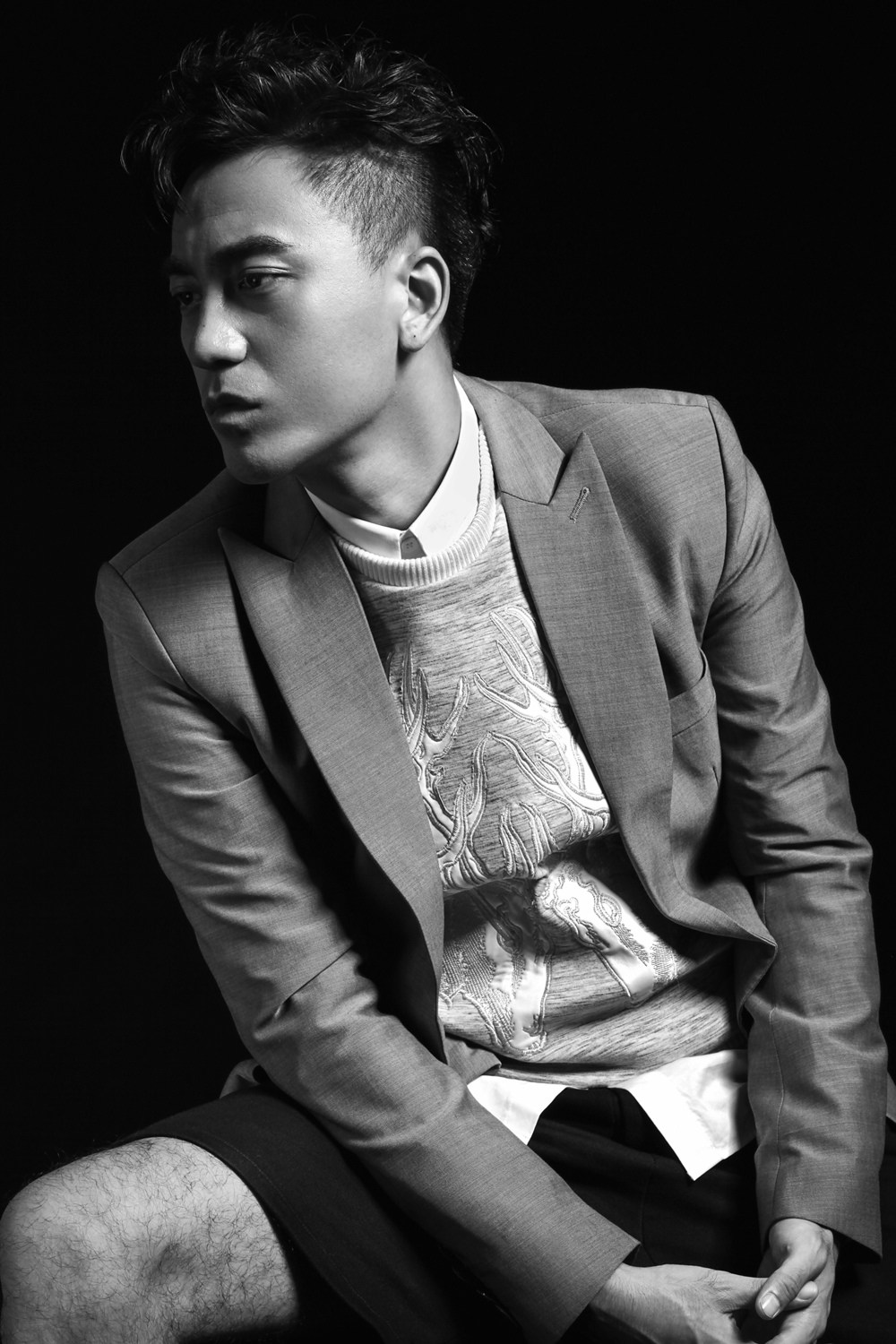 张瑞涵混搭写真曝光 休闲随性挥洒自如