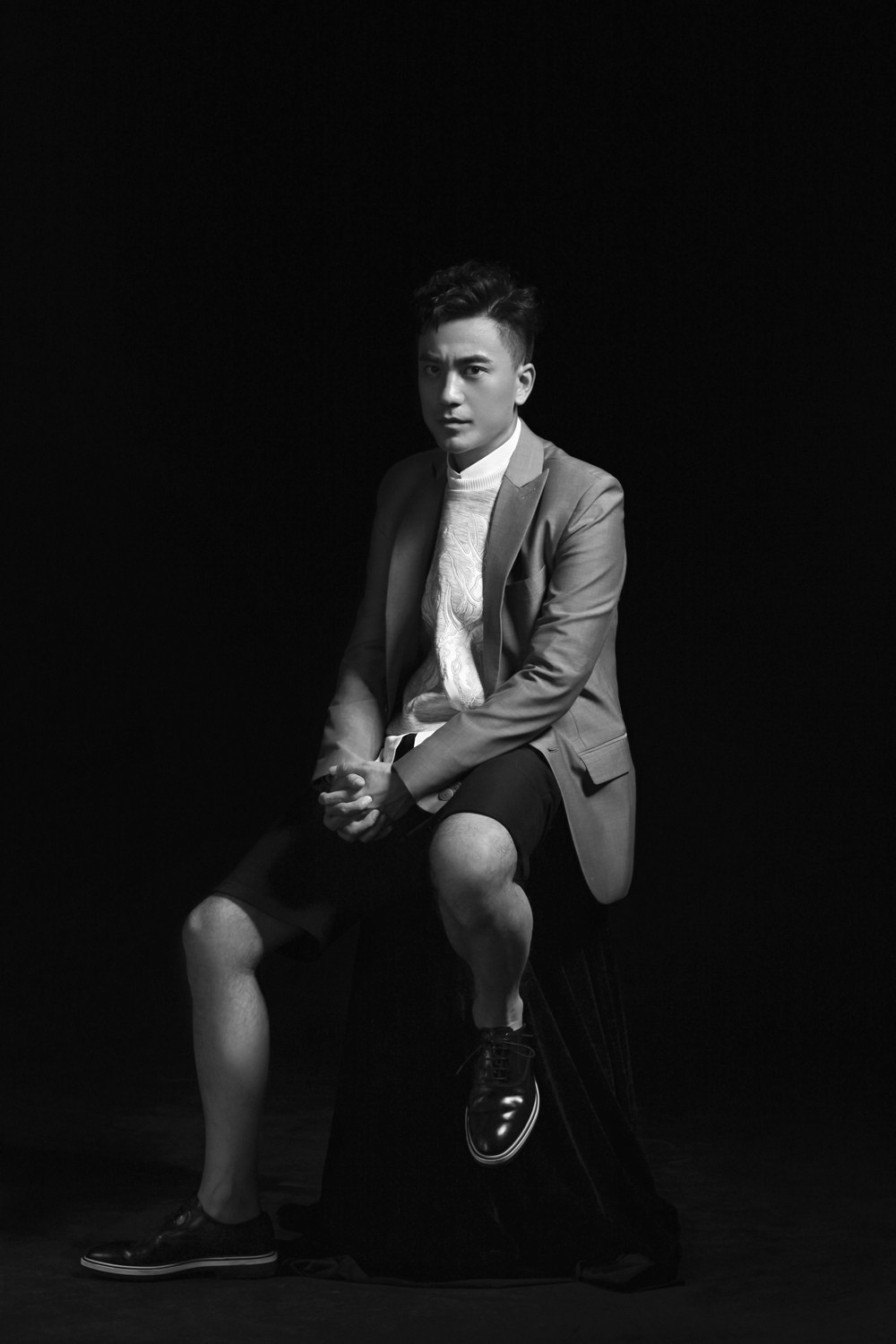 张瑞涵混搭写真曝光 休闲随性挥洒自如