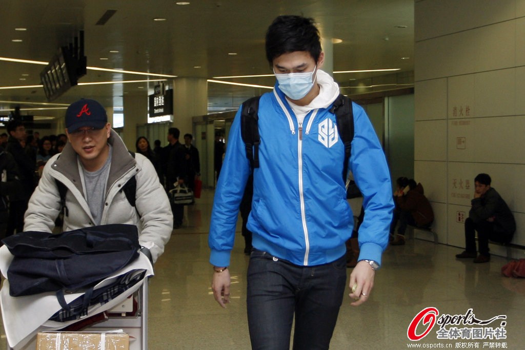 2013年3月4日，孙杨现身训练基地恢复训练，与教练朱志根共同面对媒体。孙杨师徒矛盾终于得到解决，4日下午，孙杨和朱志根的主管部门浙江省体育学院召开新闻通气会，通报师徒矛盾和解的情况。