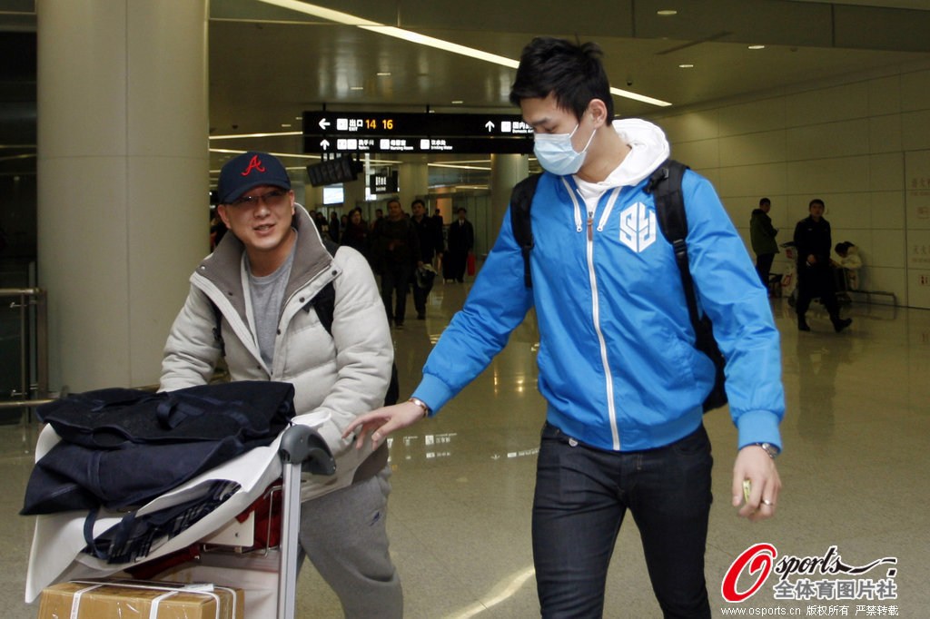 2013年3月4日，孙杨现身训练基地恢复训练，与教练朱志根共同面对媒体。孙杨师徒矛盾终于得到解决，4日下午，孙杨和朱志根的主管部门浙江省体育学院召开新闻通气会，通报师徒矛盾和解的情况。