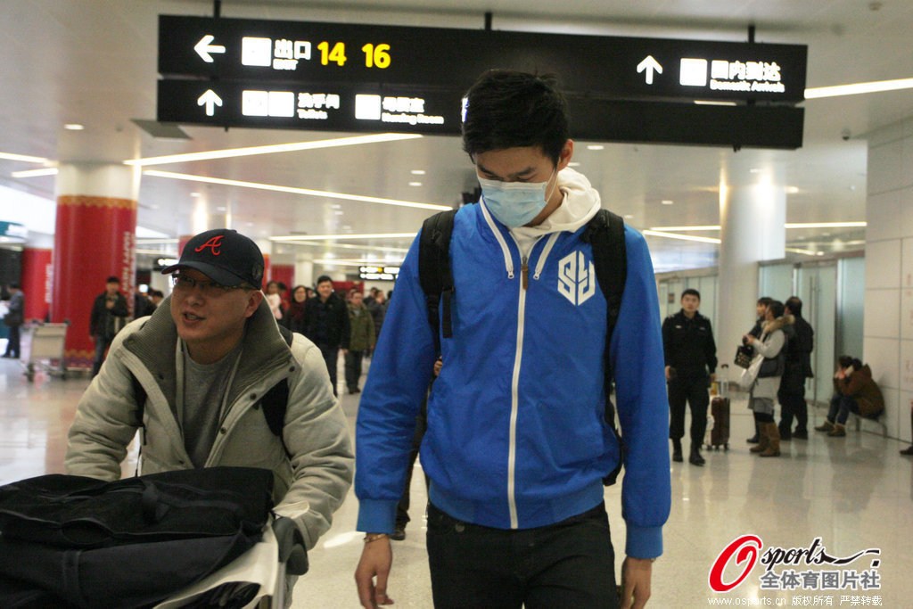 2013年3月4日，孙杨现身训练基地恢复训练，与教练朱志根共同面对媒体。孙杨师徒矛盾终于得到解决，4日下午，孙杨和朱志根的主管部门浙江省体育学院召开新闻通气会，通报师徒矛盾和解的情况。