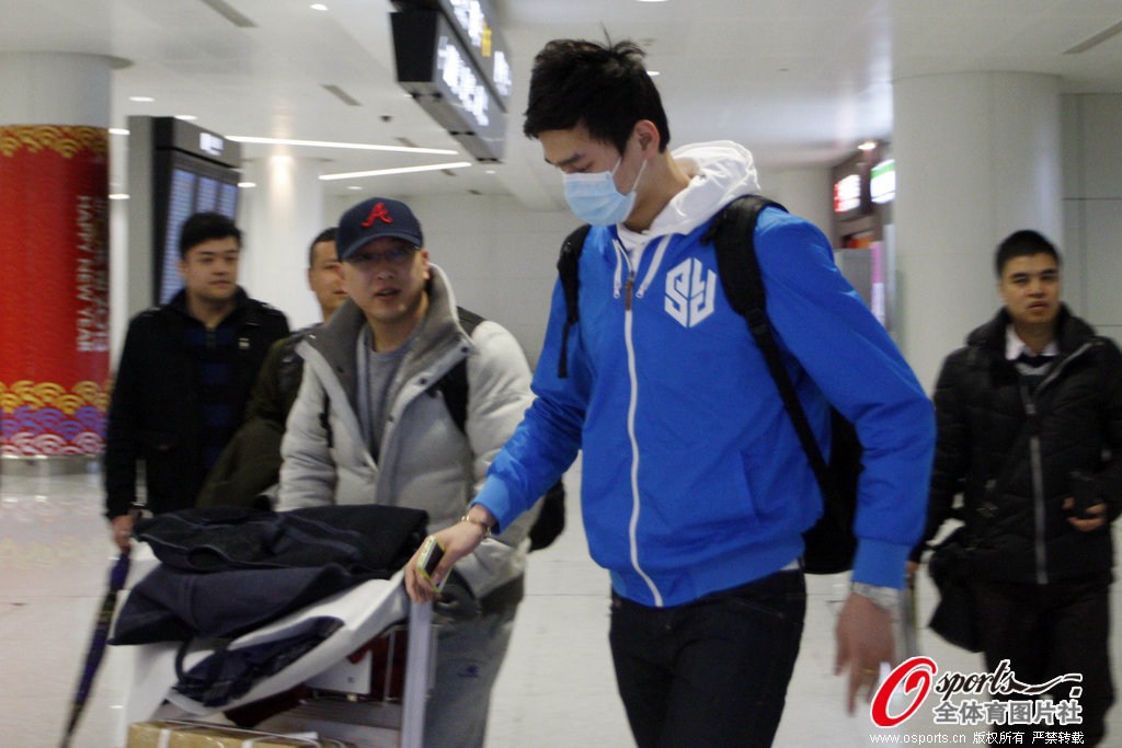 2013年3月4日，孙杨现身训练基地恢复训练，与教练朱志根共同面对媒体。孙杨师徒矛盾终于得到解决，4日下午，孙杨和朱志根的主管部门浙江省体育学院召开新闻通气会，通报师徒矛盾和解的情况。