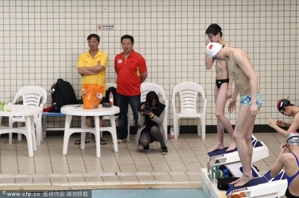 2013年3月4日，孙杨现身训练基地恢复训练，与教练朱志根共同面对媒体。孙杨师徒矛盾终于得到解决，4日下午，孙杨和朱志根的主管部门浙江省体育学院召开新闻通气会，通报师徒矛盾和解的情况。