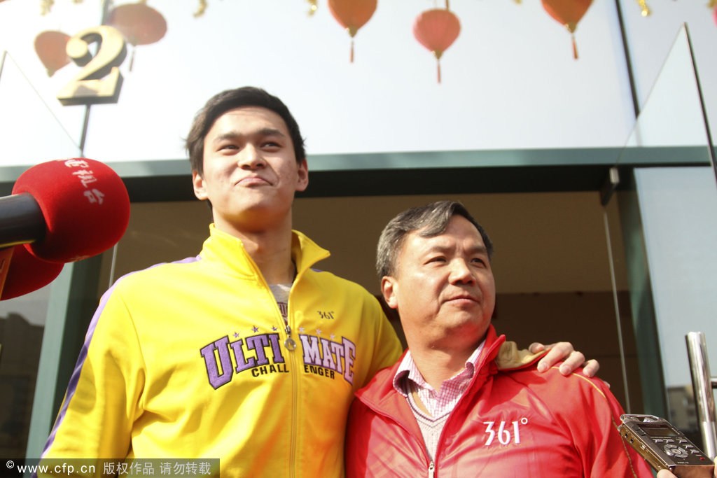 2013年3月4日，孙杨现身训练基地恢复训练，与教练朱志根共同面对媒体。孙杨师徒矛盾终于得到解决，4日下午，孙杨和朱志根的主管部门浙江省体育学院召开新闻通气会，通报师徒矛盾和解的情况。