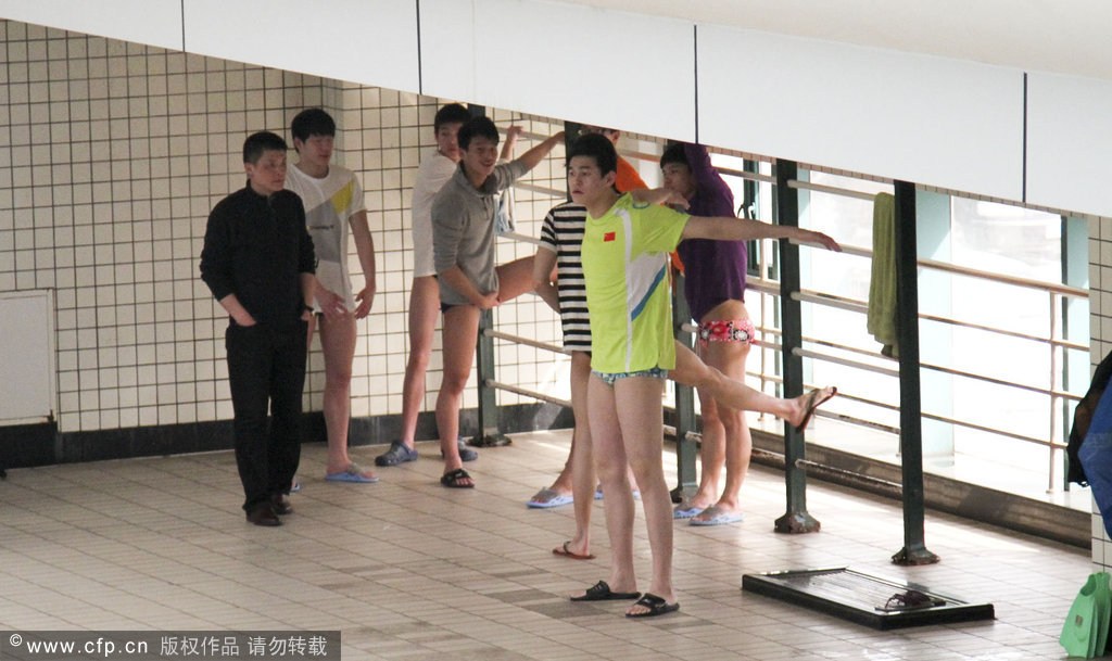 2013年3月4日，孙杨现身训练基地恢复训练，与教练朱志根共同面对媒体。孙杨师徒矛盾终于得到解决，4日下午，孙杨和朱志根的主管部门浙江省体育学院召开新闻通气会，通报师徒矛盾和解的情况。