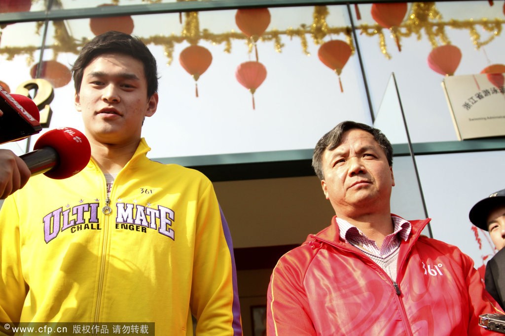 2013年3月4日，孙杨现身训练基地恢复训练，与教练朱志根共同面对媒体。孙杨师徒矛盾终于得到解决，4日下午，孙杨和朱志根的主管部门浙江省体育学院召开新闻通气会，通报师徒矛盾和解的情况。