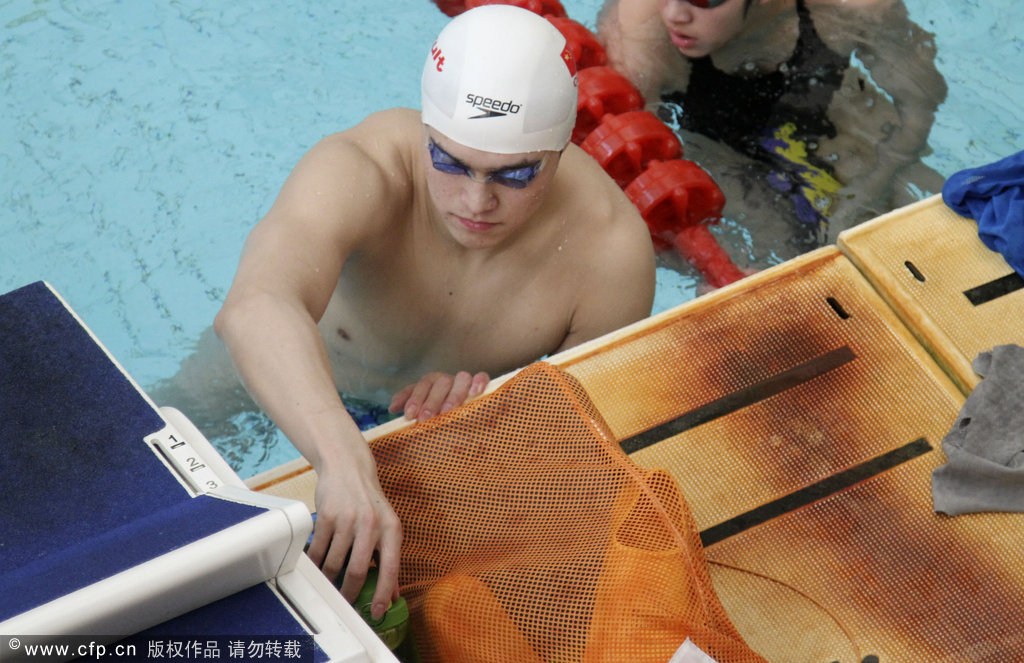 2013年3月4日，孙杨现身训练基地恢复训练，与教练朱志根共同面对媒体。孙杨师徒矛盾终于得到解决，4日下午，孙杨和朱志根的主管部门浙江省体育学院召开新闻通气会，通报师徒矛盾和解的情况。