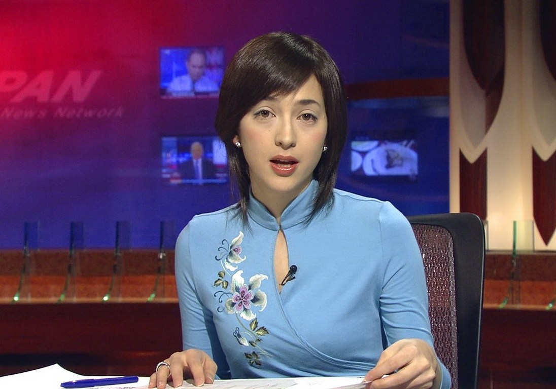 北京时间9月8日，日本东京正式赢得2020年夏季奥运会的主办权，日本著名女主播泷川雅美作为申奥代表团一员上台发言，这位日法混血美女成为人们关注的焦点。泷川雅美出生于1977年，在日本国内人气很高，曾出演了《职业棒球新闻》、《少年TIRE》、《FNN SUPER NEWS》等节目，在今年3月开始转战电台和解说节目，与此同时，日本花边网站也曝光疑似泷川雅美与白人男子的长达40分钟的不雅视频。