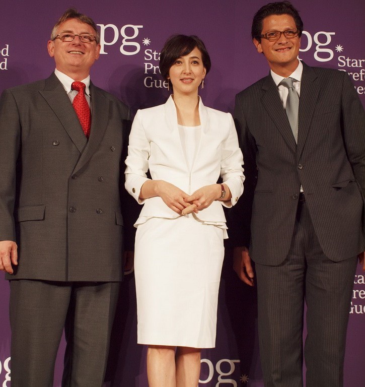 北京时间9月8日，日本东京正式赢得2020年夏季奥运会的主办权，日本著名女主播泷川雅美作为申奥代表团一员上台发言，这位日法混血美女成为人们关注的焦点。泷川雅美出生于1977年，在日本国内人气很高，曾出演了《职业棒球新闻》、《少年TIRE》、《FNN SUPER NEWS》等节目，在今年3月开始转战电台和解说节目，与此同时，日本花边网站也曝光疑似泷川雅美与白人男子的长达40分钟的不雅视频。