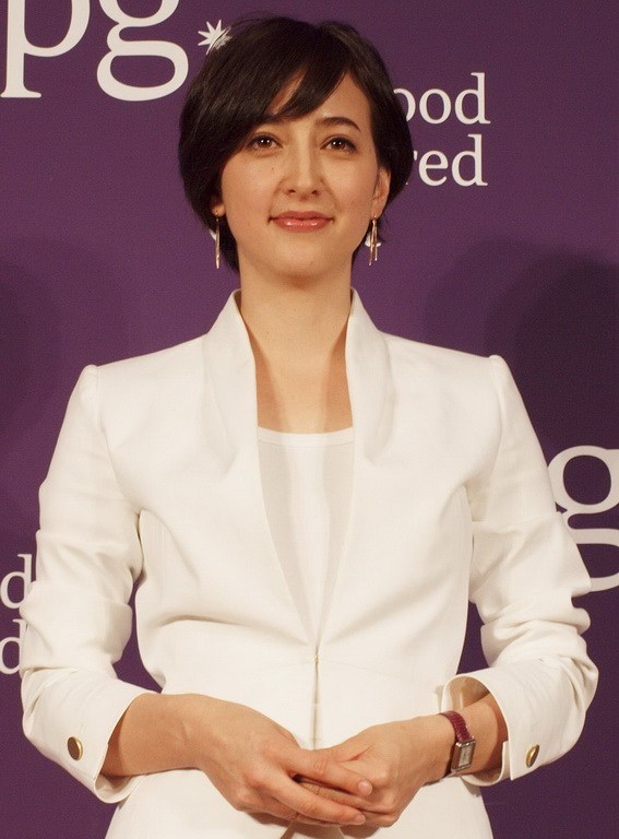 北京时间9月8日，日本东京正式赢得2020年夏季奥运会的主办权，日本著名女主播泷川雅美作为申奥代表团一员上台发言，这位日法混血美女成为人们关注的焦点。泷川雅美出生于1977年，在日本国内人气很高，曾出演了《职业棒球新闻》、《少年TIRE》、《FNN SUPER NEWS》等节目，在今年3月开始转战电台和解说节目，与此同时，日本花边网站也曝光疑似泷川雅美与白人男子的长达40分钟的不雅视频。