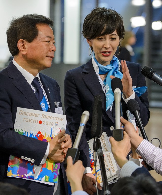 北京时间9月8日，日本东京正式赢得2020年夏季奥运会的主办权，日本著名女主播泷川雅美作为申奥代表团一员上台发言，这位日法混血美女成为人们关注的焦点。泷川雅美出生于1977年，在日本国内人气很高，曾出演了《职业棒球新闻》、《少年TIRE》、《FNN SUPER NEWS》等节目，在今年3月开始转战电台和解说节目，与此同时，日本花边网站也曝光疑似泷川雅美与白人男子的长达40分钟的不雅视频。