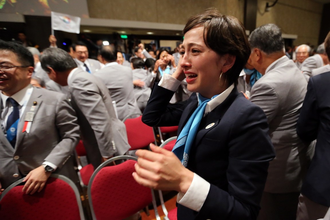 北京时间9月8日，日本东京正式赢得2020年夏季奥运会的主办权，日本著名女主播泷川雅美作为申奥代表团一员上台发言，这位日法混血美女成为人们关注的焦点。泷川雅美出生于1977年，在日本国内人气很高，曾出演了《职业棒球新闻》、《少年TIRE》、《FNN SUPER NEWS》等节目，在今年3月开始转战电台和解说节目，与此同时，日本花边网站也曝光疑似泷川雅美与白人男子的长达40分钟的不雅视频。