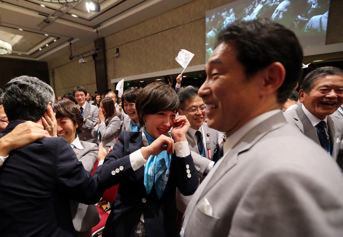 北京时间9月8日，日本东京正式赢得2020年夏季奥运会的主办权，日本著名女主播泷川雅美作为申奥代表团一员上台发言，这位日法混血美女成为人们关注的焦点。泷川雅美出生于1977年，在日本国内人气很高，曾出演了《职业棒球新闻》、《少年TIRE》、《FNN SUPER NEWS》等节目，在今年3月开始转战电台和解说节目，与此同时，日本花边网站也曝光疑似泷川雅美与白人男子的长达40分钟的不雅视频。