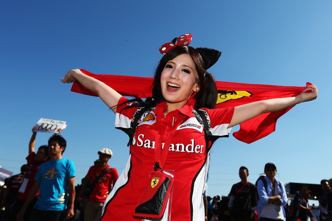 F1日本站花絮：日本黑丝美女抢镜_手机网易网