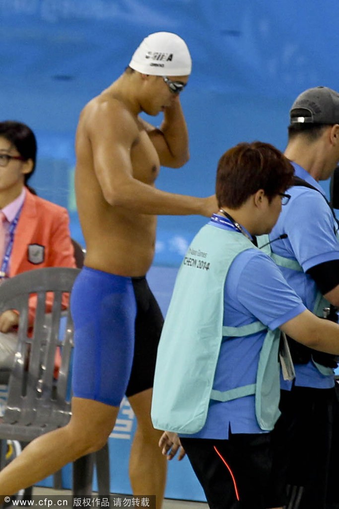 男子50米蝶泳施扬夺金
