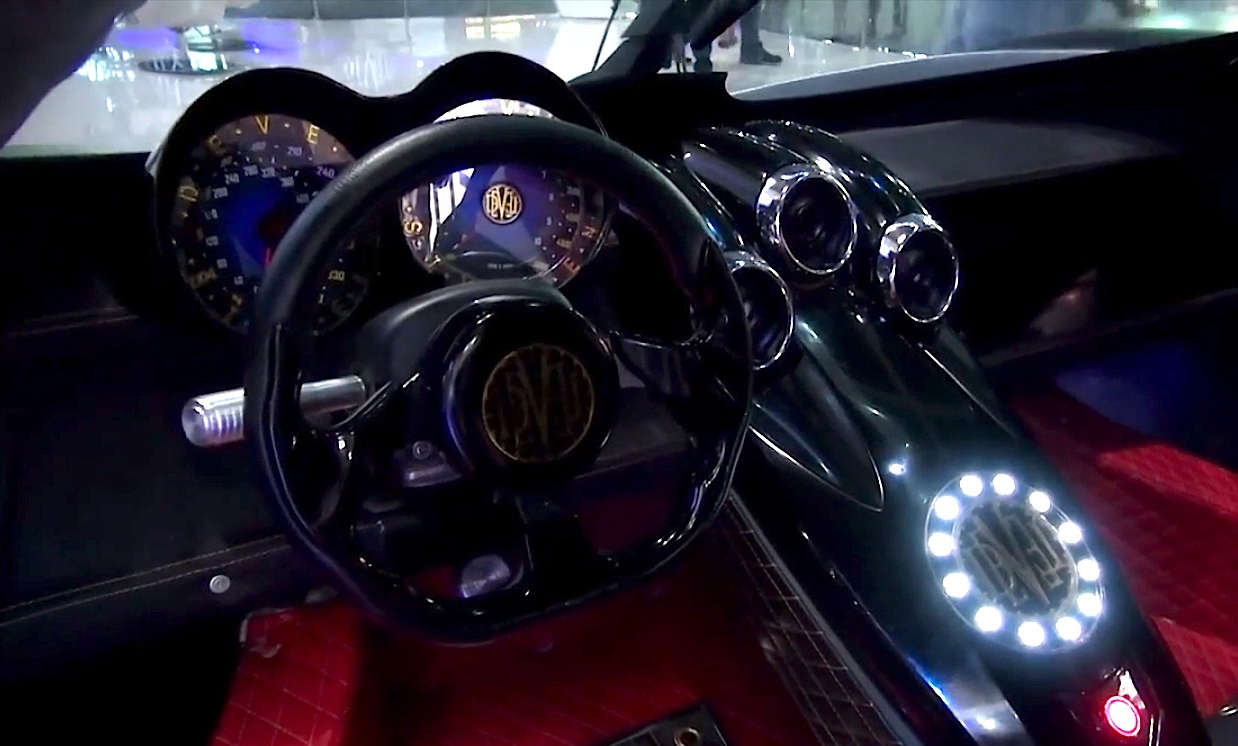 据之前官方公布的数据：搭载7.4升　V16引擎，最大功率:5000hp@7500rpm，最大扭矩:4200ibs/ft　@6000rpm，4Turbochargers，0-60mph(96km/h)加速仅需1.8秒，极速高达560km/h（350mph）。