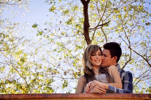  42岁的俄罗斯人科杰夫尼科娃(Tatiata Kozhenvnikova)用阴道提起约14千克的重物，成为世界最强阴道。 