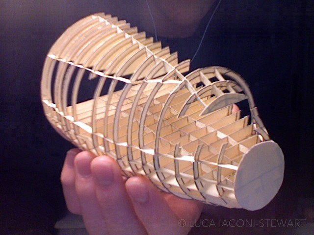 飞机头在组装之前的照片，整体构造非常精细，让人叹为观止。