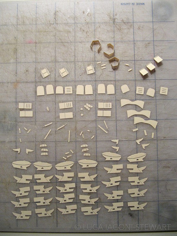 每个商务舱的座椅都是用小小的零部件制成，而这些零部件是由斯图尔特纯手工制成。