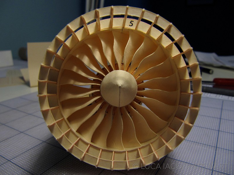 这个模型在外观上已经与真正的飞机发动机没什么区别了。