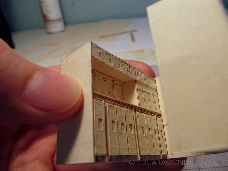 厨房模型只有手指大小，不知道里面有没有飞机餐和饮料。