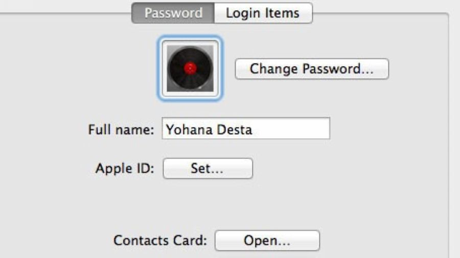 在Mac OS X Mountain Lion的登陆界面上，用户可以选择一个黑胶唱片的图标作为自己的头像，但如果将这个图标放大，就会发现上面刻着“神奇（magic）”、“革命（revolution）”、“繁荣（boom）”和“不可思议（unbelievable）”四个词，而这些词恰好是乔布斯在发表主题演讲时最经常用到的。 