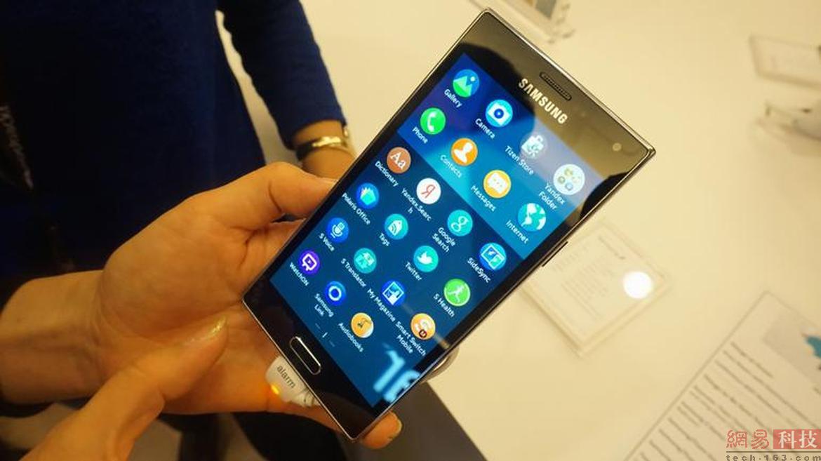 历年来三星的手机上搭载过Windows、Symbian、Android等各大操作系统，三星自己也一直在开发自己的Tizen系统，希望摆脱对Android的依赖。三星高管对Tizen系统充满期待，但这款系统一开始只出现在数码相机和Galaxy Gear智能手表上，首款Tizen手机Z1直到去年年底才上市，而且是针对低端市场的一款入门机型。(西风)