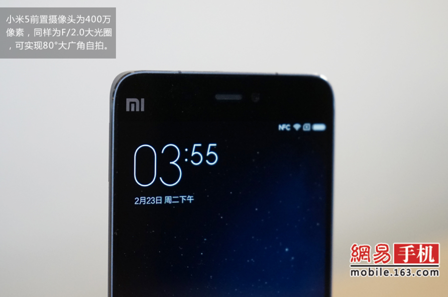 相比之前的产品小米5在参数性能上有了巨大升级，骁龙820处理器、1600万像素主摄像头、正面按压式指纹识别等旗舰配置一应俱全，同时在外观设计上的突破也让我们眼前一亮，加入了陶瓷工艺后壳材质，颜值拉升明显。（来源：网易手机）