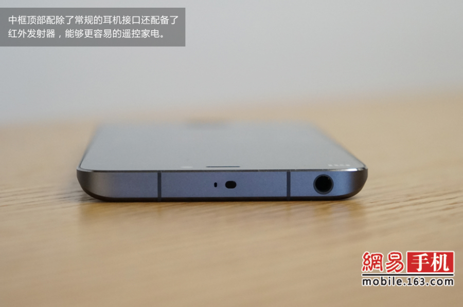 相比之前的产品小米5在参数性能上有了巨大升级，骁龙820处理器、1600万像素主摄像头、正面按压式指纹识别等旗舰配置一应俱全，同时在外观设计上的突破也让我们眼前一亮，加入了陶瓷工艺后壳材质，颜值拉升明显。（来源：网易手机）