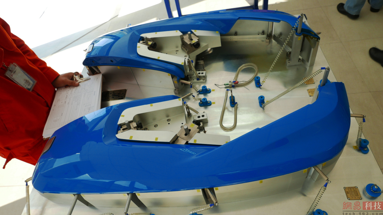 N1电动车外挡板检测。（来源：网易科技）