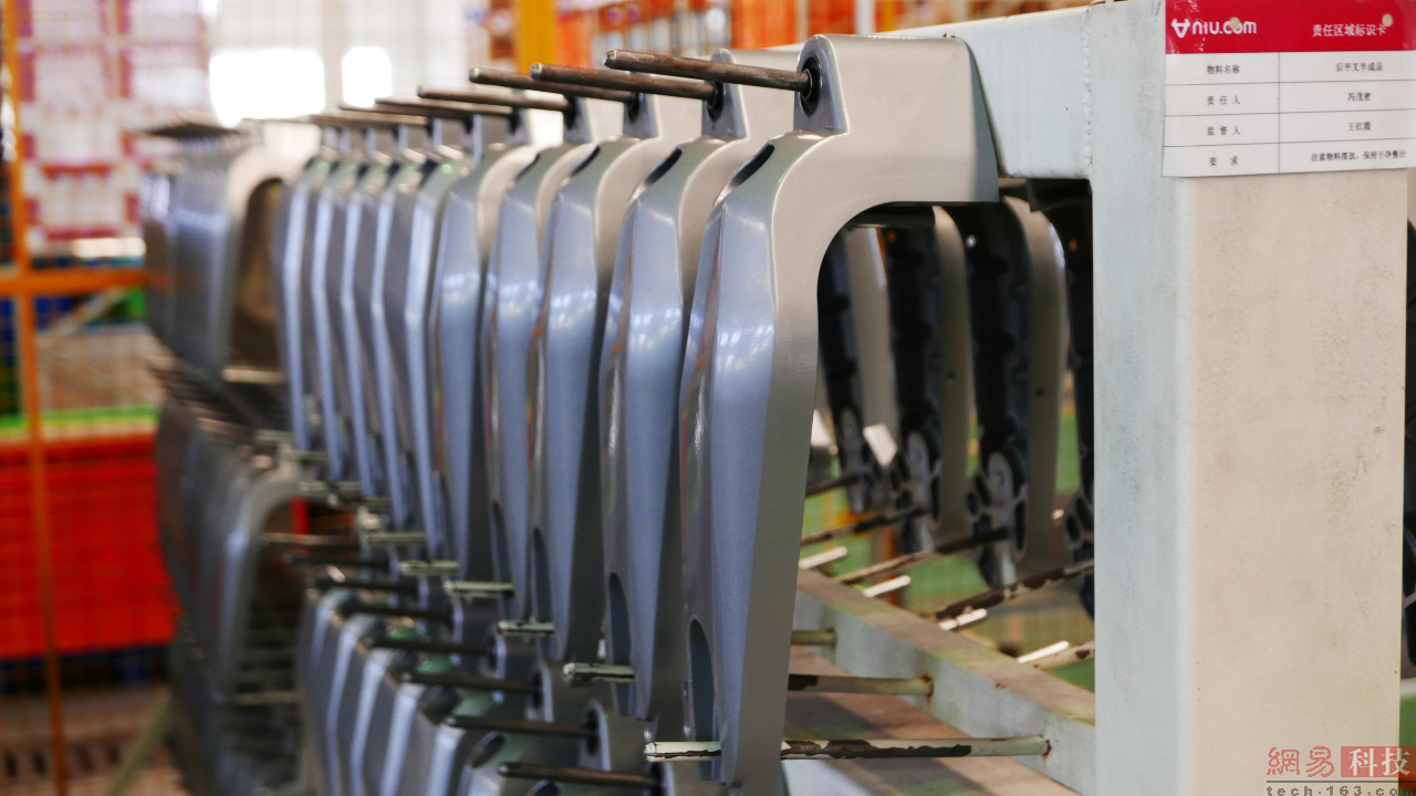 待装配的组件。（来源：网易科技）