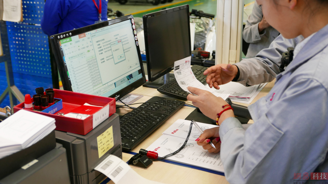 车辆组装的最后部分将在这里写入唯一的SN码，便于日后跟进以及相关售后服务。（来源：网易科技）