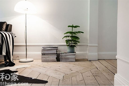 拼花地板在西方古堡风格的家居中就十分常见，有足够大的空间铺起来气势如虹，相当华丽。不过，考虑到家庭实用，要看拼花地板会不会有比较多缝隙，会不会不好打理？如果家里有老人小孩的，要注意哪些有立体效果、对比度大的色彩拼接会不会造成视觉错觉或晕眩。（来源：和家网）