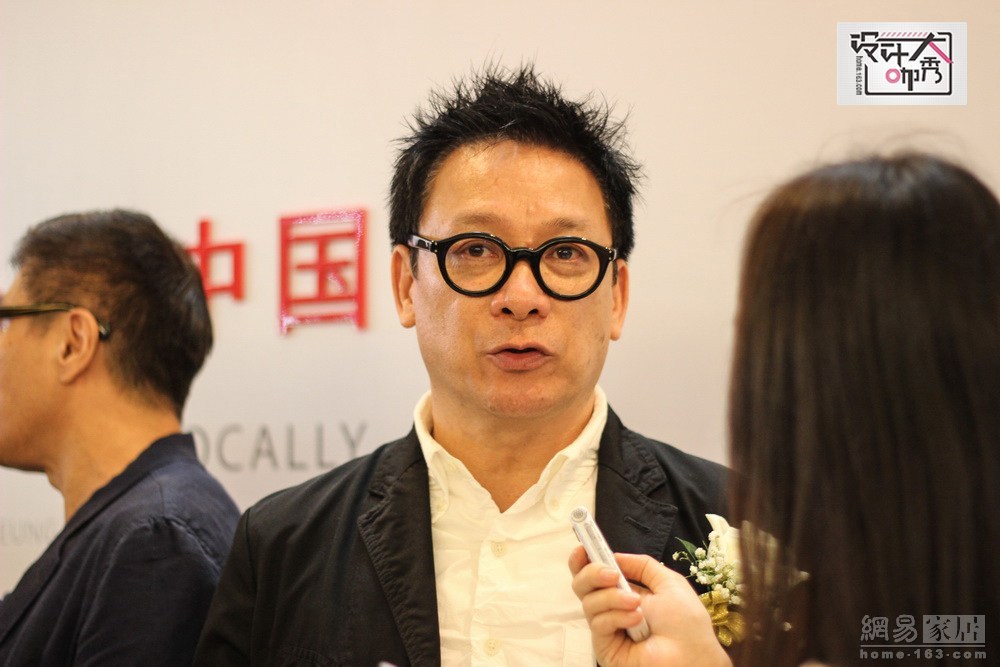 有梁志天出席的活动，自然少不了蜂拥而上的媒体。而梁志天都会尽量满足媒体的采访需求，他会通过媒介，将自己的设计理念和责任传达出去，让更多的人了解他和他的设计。（来源：网易家居）