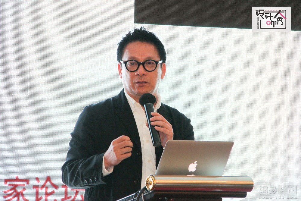 关永权和卢志荣的演讲结束后，到了梁志天上台演讲的环节。此次梁志天演讲的内容主要是分享自己近年来与国外品牌合作的设计案例的分享，他说这个内容也是为了呼应展览“知世界”的一个主题。据了解，梁志天近年来应邀与国际品牌合作设计各式产品，例如美国Hunter Douglas布艺系列、英国Graham & Brown墙纸系列、意大利Former 家具系列、丹麦Saga Furs家品系列以及意大利NEUTRA的洁具系列。（来源：网易家居）