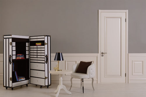 外观上，其乳白色的漆面光泽如肤，线条的镶嵌极为精致。作为TATA木门静音技术的展示款，深受众多大牌明星的喜欢。2013年这款门也荣获了中国木门设计大赛最具流行元素设计奖以及中国木门设计大赛最佳外观设计大奖等。（来源：网易家居）