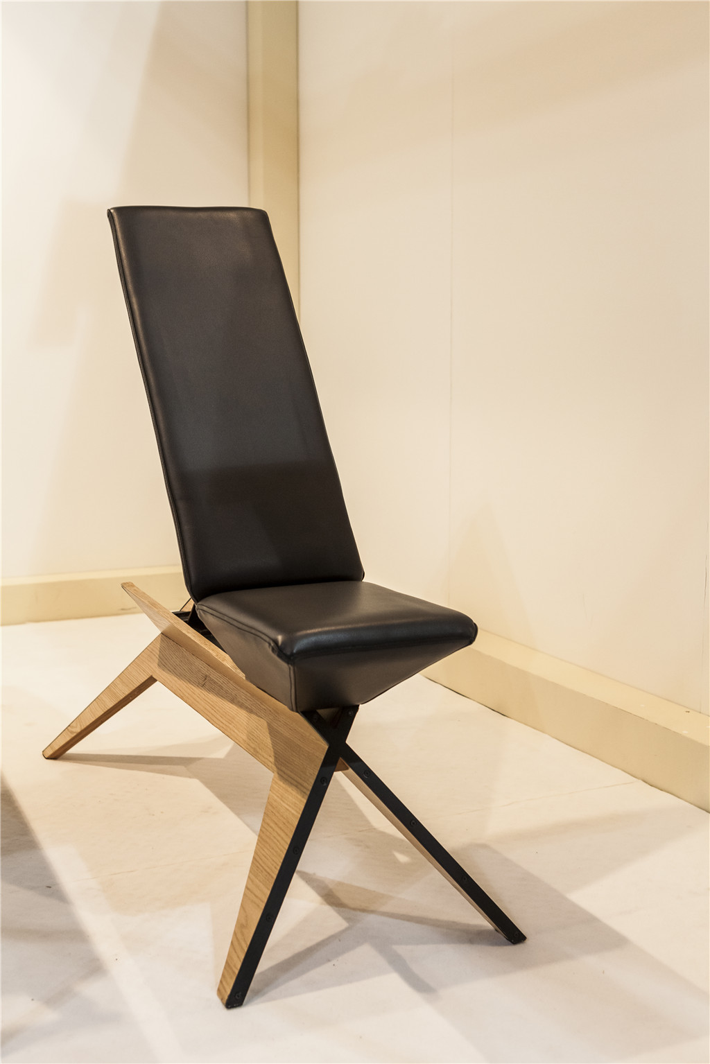 二等奖作品_X Bench（来源：网易家居）