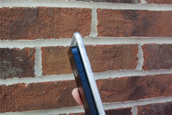 虽说新一代iPhone还没发布，但它的模型已经满天飞，而且真实性非常的高，因为苹果现在的保密措施远不如前，那么它跟现在的iPhone5/5S有何不同呢，咱们简单的来说下。