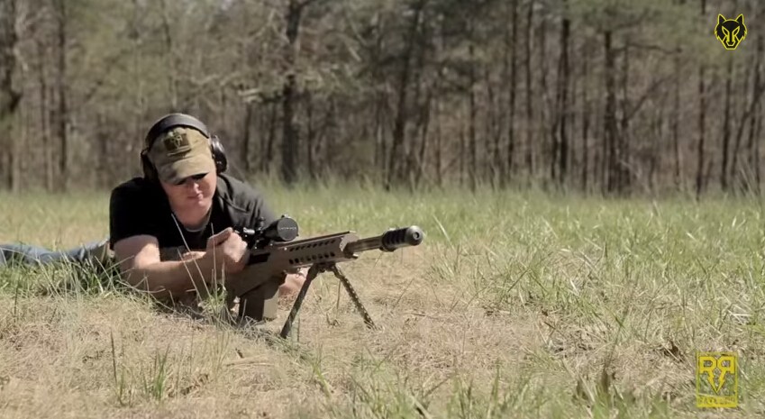 通常情况下，手机测试一般多在厂商的实验室进行，比较常见并且可以随时被模拟的就是跌落测试，然而国外测试团队FullMag，专门利用个大口径枪械枪机各类消费电子产品做测试，有用户认为这种测试是产品成本增加的一部分，也有用户认为这种测试除了噱头，毫无存在的意义。