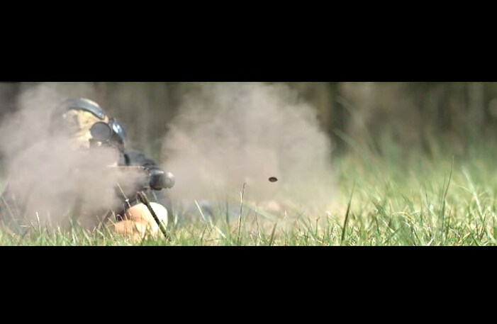 通常情况下，手机测试一般多在厂商的实验室进行，比较常见并且可以随时被模拟的就是跌落测试，然而国外测试团队FullMag，专门利用个大口径枪械枪机各类消费电子产品做测试，有用户认为这种测试是产品成本增加的一部分，也有用户认为这种测试除了噱头，毫无存在的意义。