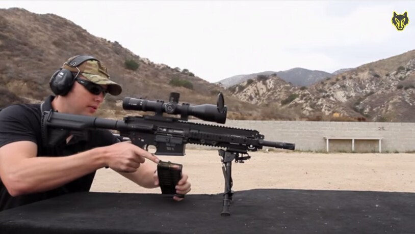 通常情况下，手机测试一般多在厂商的实验室进行，比较常见并且可以随时被模拟的就是跌落测试，然而国外测试团队FullMag，专门利用个大口径枪械枪机各类消费电子产品做测试，有用户认为这种测试是产品成本增加的一部分，也有用户认为这种测试除了噱头，毫无存在的意义。