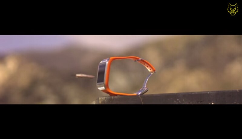 通常情况下，手机测试一般多在厂商的实验室进行，比较常见并且可以随时被模拟的就是跌落测试，然而国外测试团队FullMag，专门利用个大口径枪械枪机各类消费电子产品做测试，有用户认为这种测试是产品成本增加的一部分，也有用户认为这种测试除了噱头，毫无存在的意义。