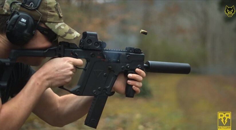 通常情况下，手机测试一般多在厂商的实验室进行，比较常见并且可以随时被模拟的就是跌落测试，然而国外测试团队FullMag，专门利用个大口径枪械枪机各类消费电子产品做测试，有用户认为这种测试是产品成本增加的一部分，也有用户认为这种测试除了噱头，毫无存在的意义。