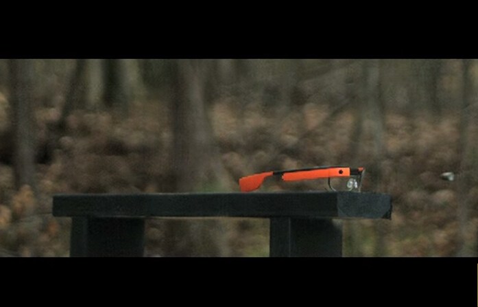 通常情况下，手机测试一般多在厂商的实验室进行，比较常见并且可以随时被模拟的就是跌落测试，然而国外测试团队FullMag，专门利用个大口径枪械枪机各类消费电子产品做测试，有用户认为这种测试是产品成本增加的一部分，也有用户认为这种测试除了噱头，毫无存在的意义。